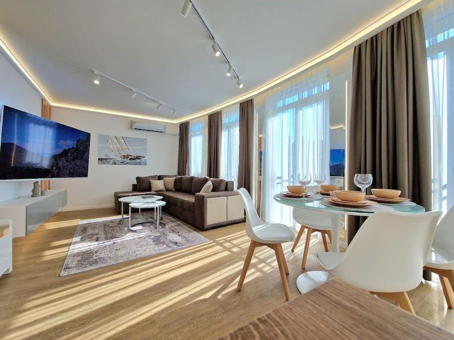 Luxury Apartment. 75 Inches Tv Варна Экстерьер фото