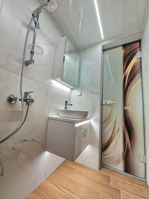 Luxury Apartment. 75 Inches Tv Варна Экстерьер фото