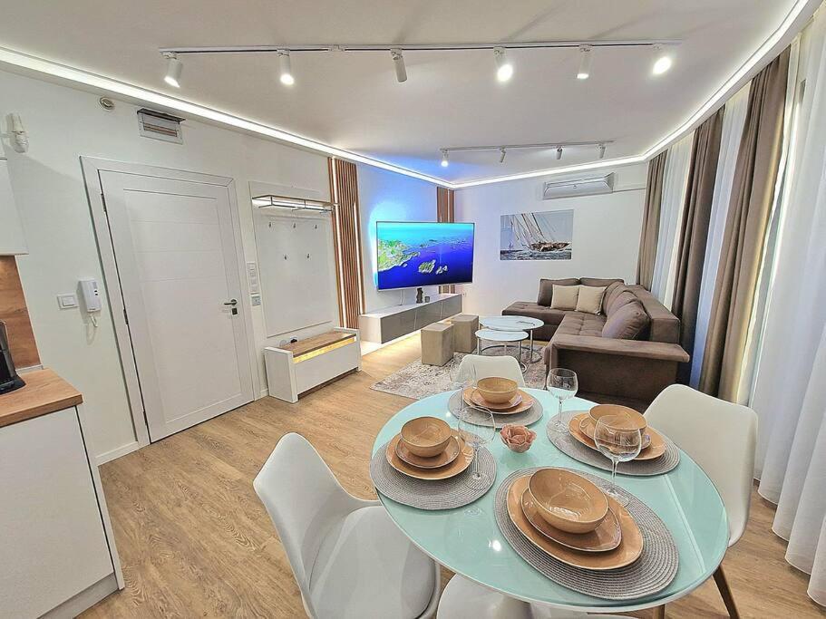 Luxury Apartment. 75 Inches Tv Варна Экстерьер фото
