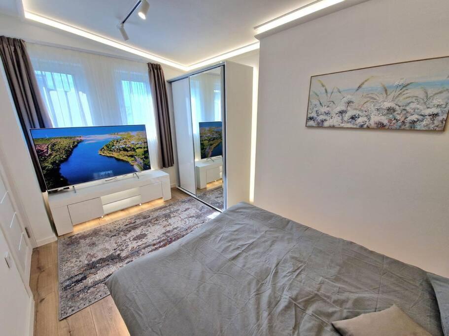 Luxury Apartment. 75 Inches Tv Варна Экстерьер фото